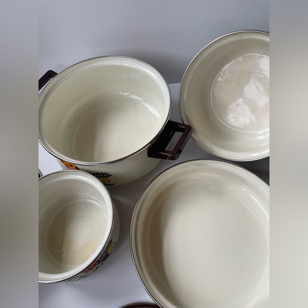 SOLD//Vintage 1970s Sears “Merry Mushroom” Pots and Pans, Set of 4 - Picture 6 of 10